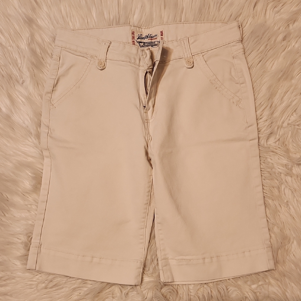 Levi's White Bermuda Shorts Classic Casual Style